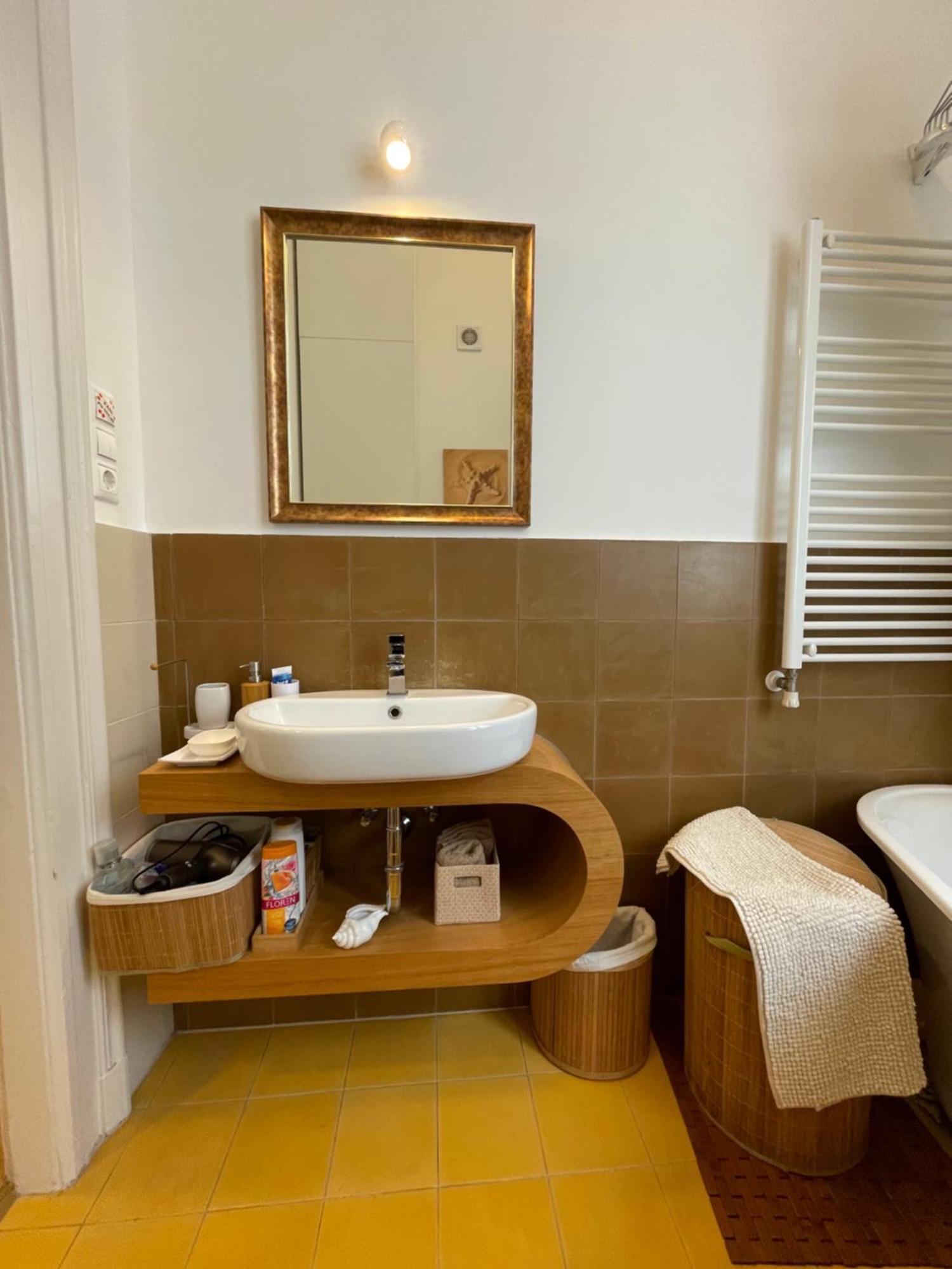 Amber Pearl Apartment 2 Rooms And 2 Bathrooms At Kalvin Square Boedapest Buitenkant foto