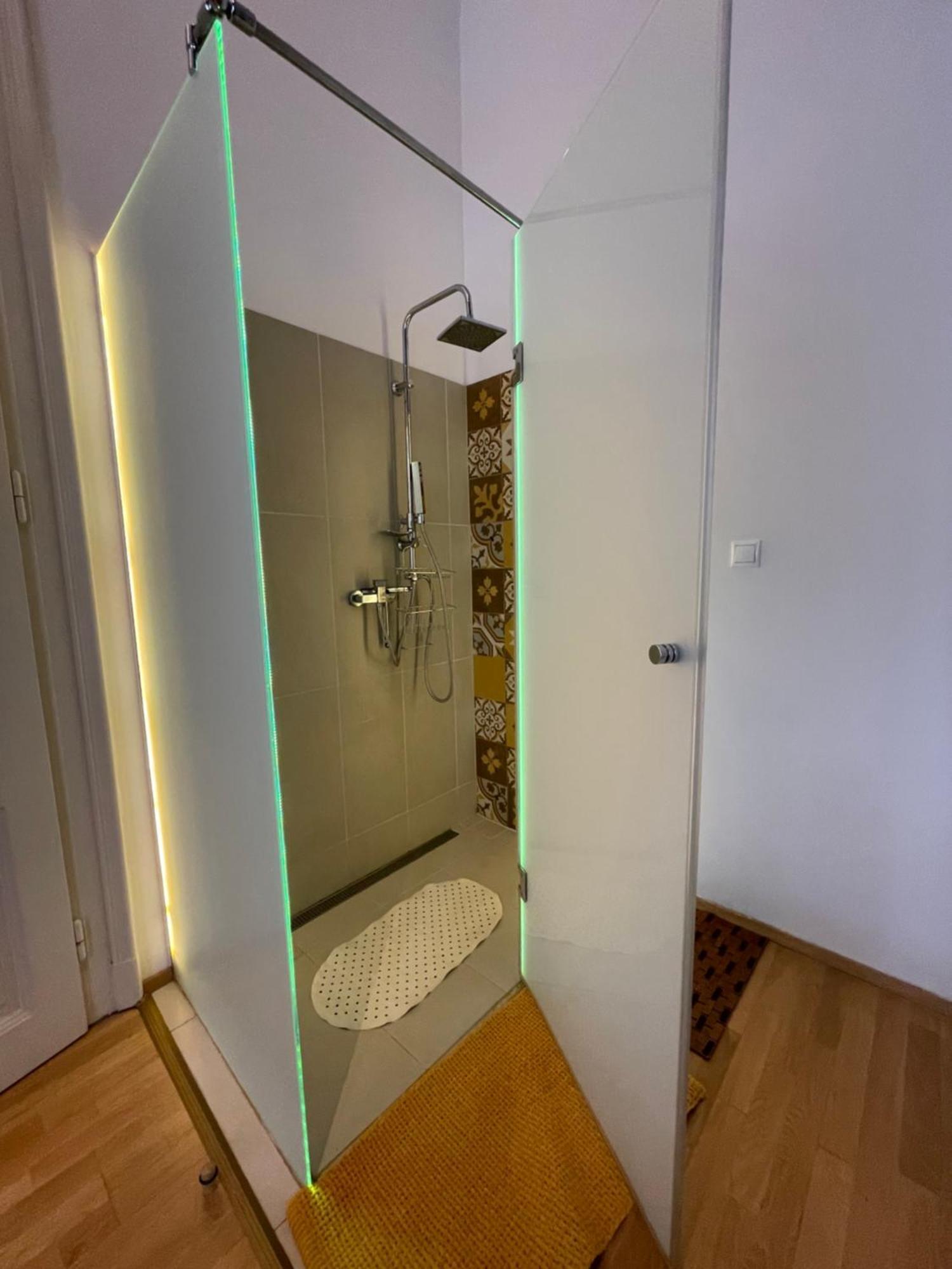 Amber Pearl Apartment 2 Rooms And 2 Bathrooms At Kalvin Square Boedapest Buitenkant foto